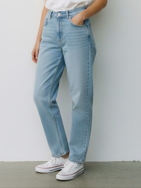 ZARA Light Wash Straight Leg High Rise Mom Jeans - Light Blue Sz 4